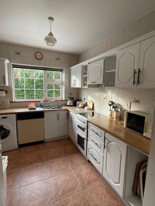 Sonas Seaside Apartment Galway Bagian luar foto